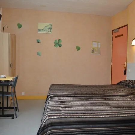 De L'arrivee Hotel Fouras