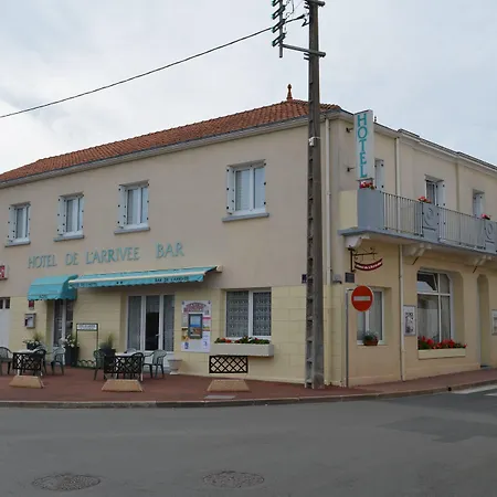 De L'arrivee Hotel