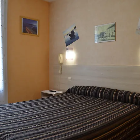 De L'arrivee Hotel 2*